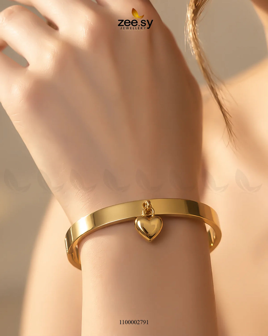 Dangling Heart Lock Motif Bracelet