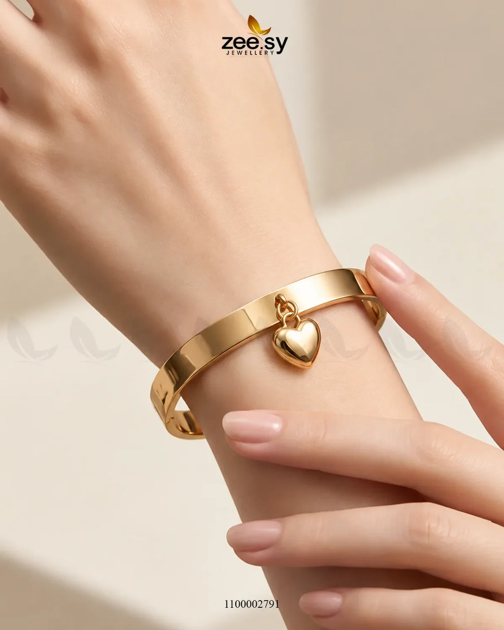 Dangling Heart Lock Motif Bracelet
